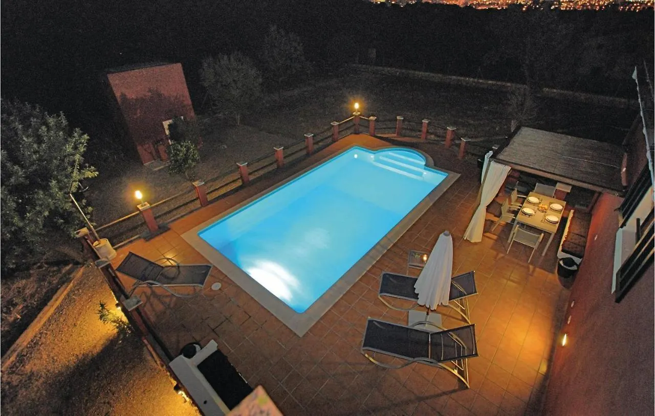 Awesome Home In Port Dalcudia With Kitchen Port de Alcudia